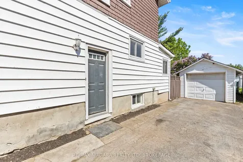 6393 High Street Niagara Falls ON L2G 1M9