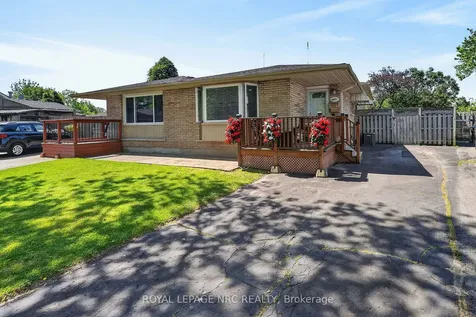 4451 Meadowvale Drive Niagara Falls ON L2E 5W8
