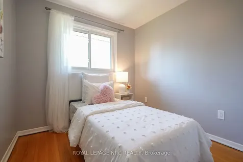 4451 Meadowvale Drive Niagara Falls ON L2E 5W8