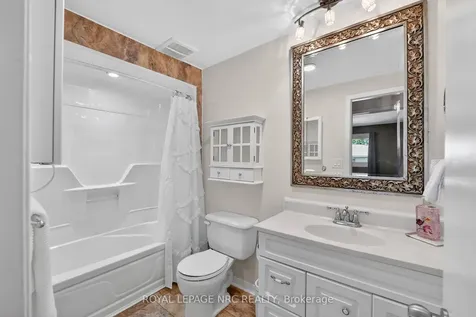 4451 Meadowvale Drive Niagara Falls ON L2E 5W8