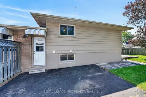 4451 Meadowvale Drive Niagara Falls ON L2E 5W8