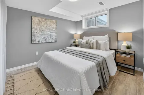 4451 Meadowvale Drive Niagara Falls ON L2E 5W8
