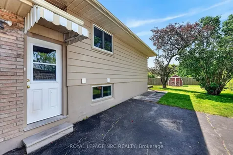 4451 Meadowvale Drive Niagara Falls ON L2E 5W8