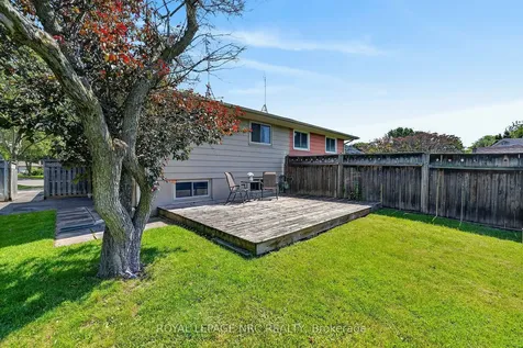 4451 Meadowvale Drive Niagara Falls ON L2E 5W8