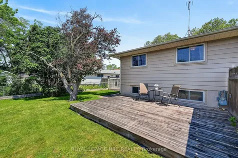 4451 Meadowvale Drive Niagara Falls ON L2E 5W8