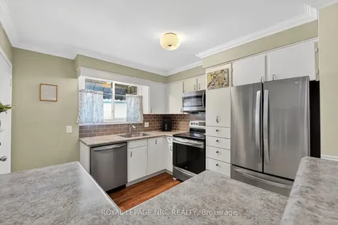 4451 Meadowvale Drive Niagara Falls ON L2E 5W8