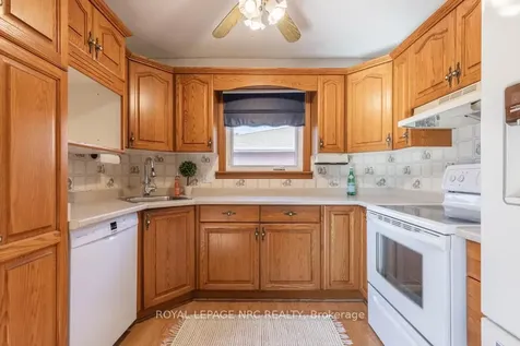 10 Ridgeview Avenue St. Catharines ON L2M 6B3