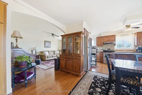 20 Ferry Street Quinte West ON K8V 1S2