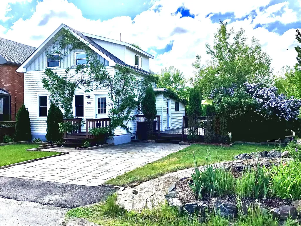 977 Brookes Street North Bay ON P1B 2N7