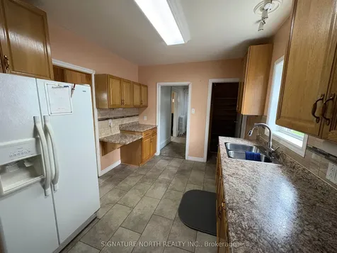 390 Ambrose Thunder Bay ON P7B 1M4