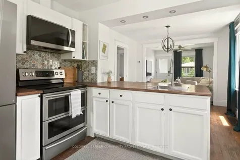 151 Tragina Avenue N Hamilton ON L8H 5C7