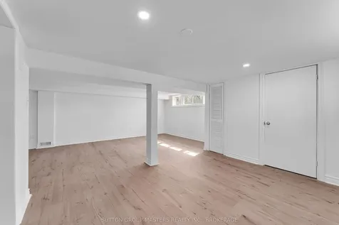 40 Crescent Drive Kingston ON K7M 4J5