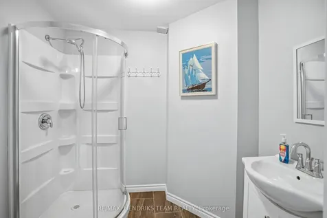 6346 Shapton Crescent Niagara Falls ON L2H 0L9