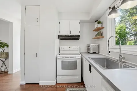 9 Lafayette Drive St. Catharines ON L2N 6C1