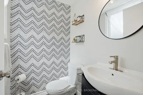 9 Lafayette Drive St. Catharines ON L2N 6C1