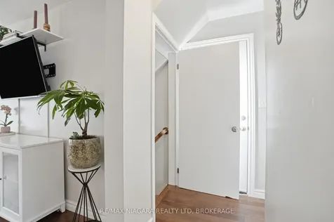 9 Lafayette Drive St. Catharines ON L2N 6C1