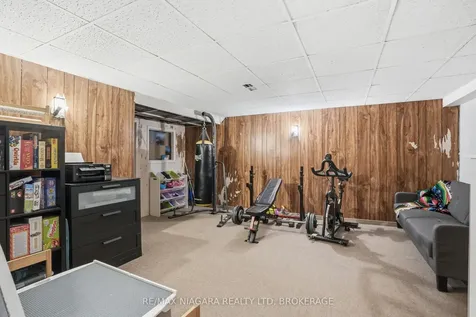 9 Lafayette Drive St. Catharines ON L2N 6C1