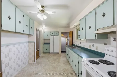 1055 Lincoln Drive Kingston ON K7M 4Z3