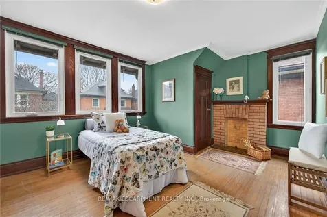 151 Holton Avenue S Hamilton ON L8M 2L6
