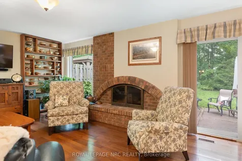 7 Parkhill Road Pelham ON L3E 0J3