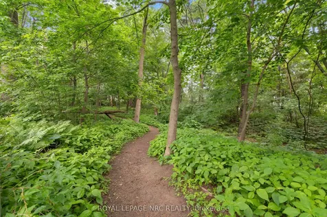 7 Parkhill Road Pelham ON L3E 0J3