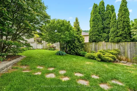 78 Sumac Court Grimsby ON L3M 5M6