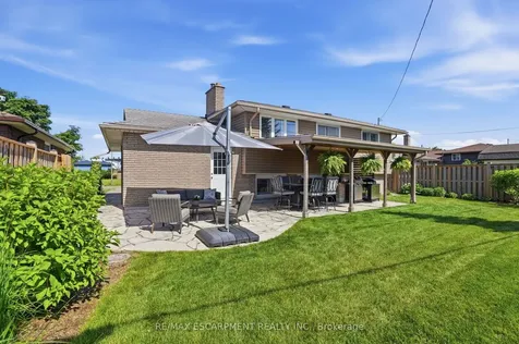 92 Watt Avenue Welland ON L3B 1J4