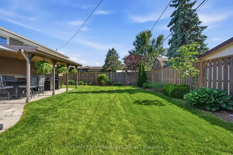 92 Watt Avenue Welland ON L3B 1J4