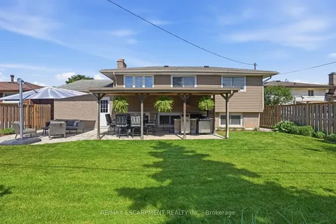 92 Watt Avenue Welland ON L3B 1J4