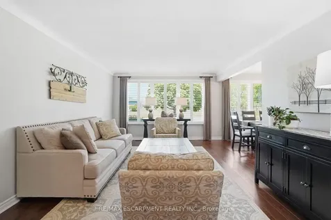 92 Watt Avenue Welland ON L3B 1J4