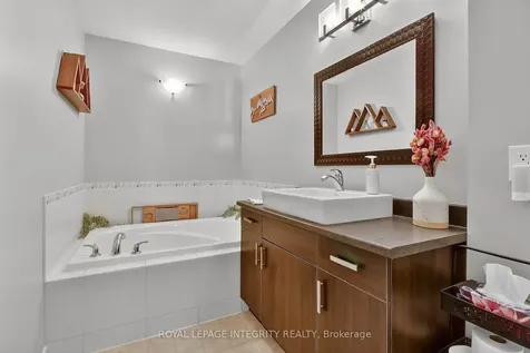 84 Stonehaven Drive Kanata ON K2M 0C1
