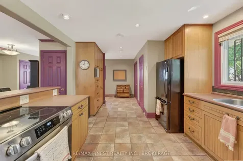 218 Kingscourt Avenue Kingston ON K7K 4P8