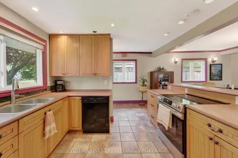 218 Kingscourt Avenue Kingston ON K7K 4P8