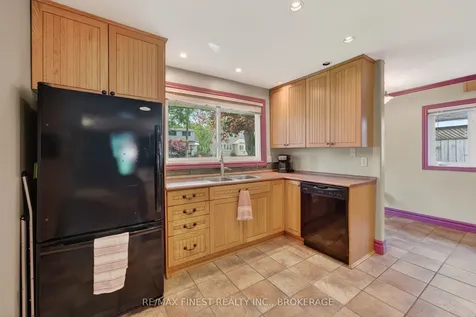 218 Kingscourt Avenue Kingston ON K7K 4P8