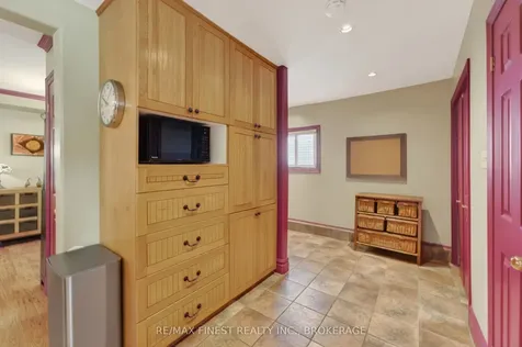 218 Kingscourt Avenue Kingston ON K7K 4P8