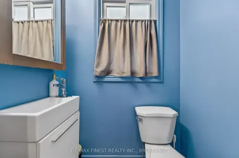 218 Kingscourt Avenue Kingston ON K7K 4P8