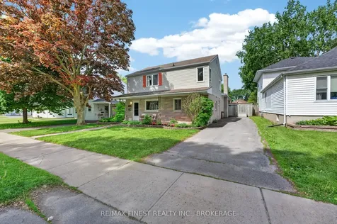 218 Kingscourt Avenue Kingston ON K7K 4P8