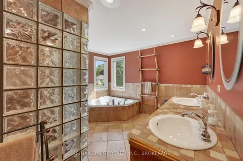 218 Kingscourt Avenue Kingston ON K7K 4P8