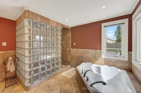 218 Kingscourt Avenue Kingston ON K7K 4P8