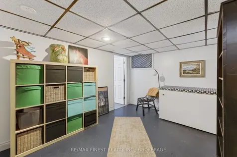 218 Kingscourt Avenue Kingston ON K7K 4P8