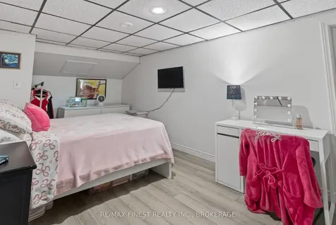 218 Kingscourt Avenue Kingston ON K7K 4P8
