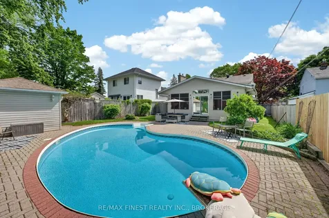 218 Kingscourt Avenue Kingston ON K7K 4P8