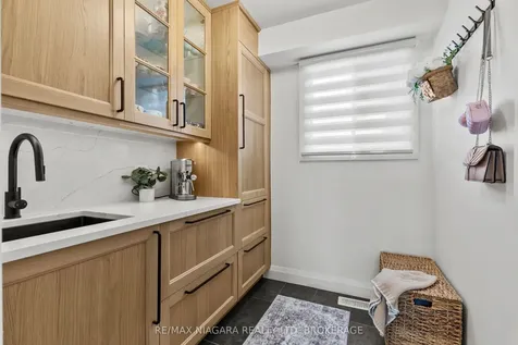 30 Orlando Drive St. Catharines ON L2N 6X4