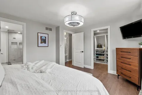30 Orlando Drive St. Catharines ON L2N 6X4