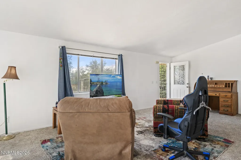 1850 10th Silver Springs NV 89429