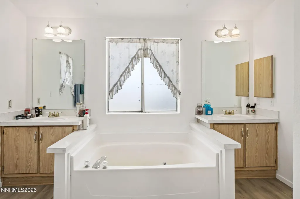 1850 10th Silver Springs NV 89429