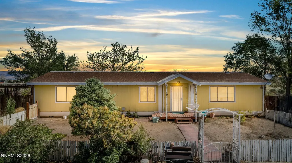1850 10th Silver Springs NV 89429