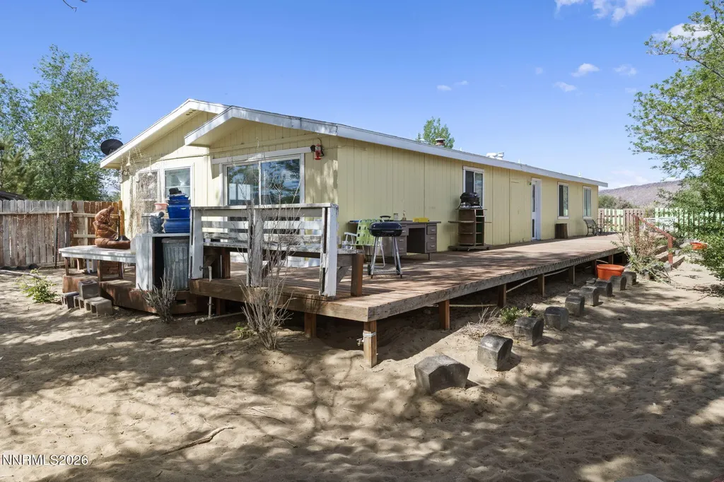 1850 10th Silver Springs NV 89429