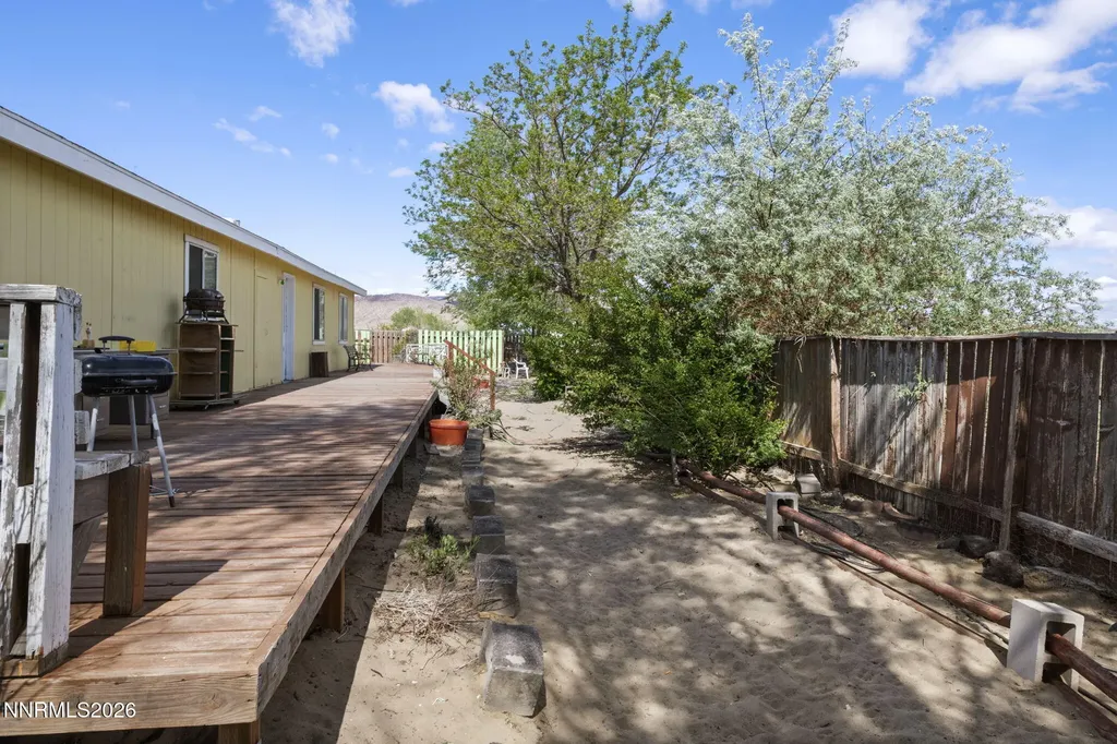 1850 10th Silver Springs NV 89429