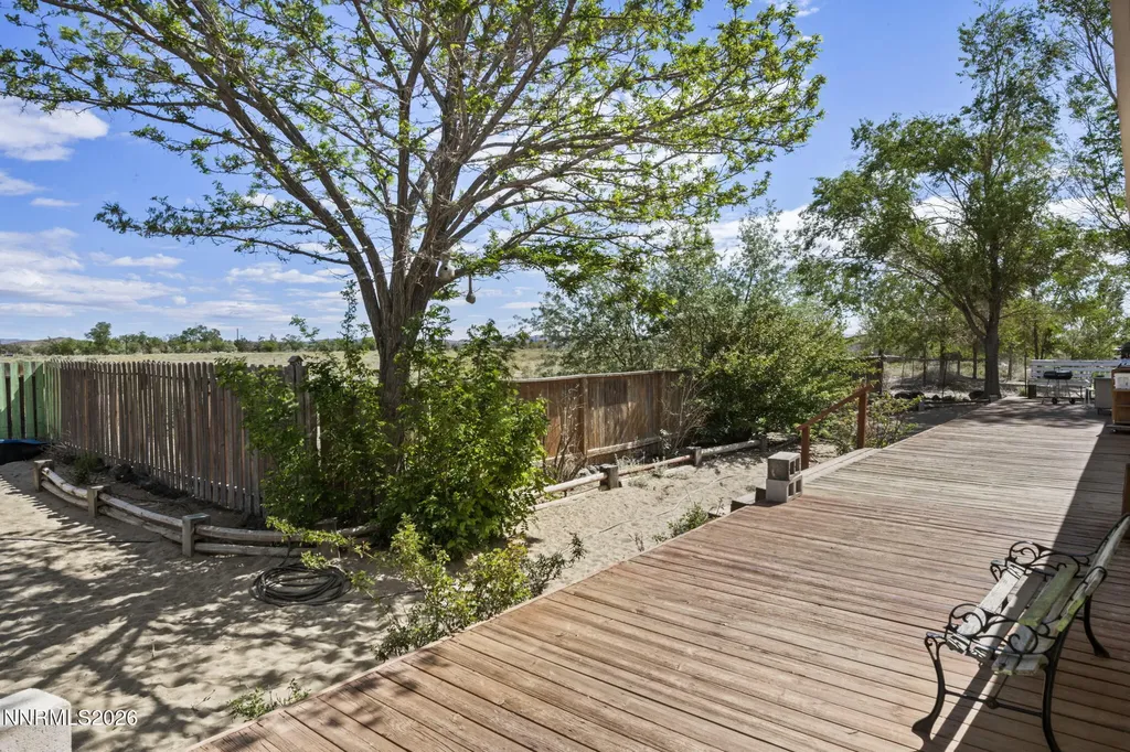 1850 10th Silver Springs NV 89429